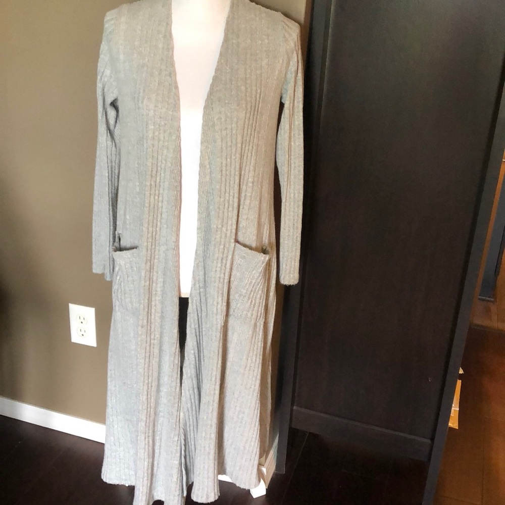 Lularoe Sarah Sweater Size S Gray
